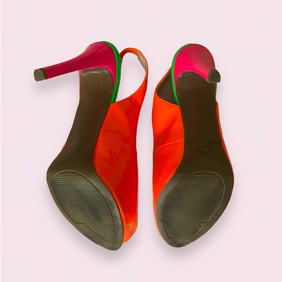 SOLD • neon Guess heels - Picture 4 of 8